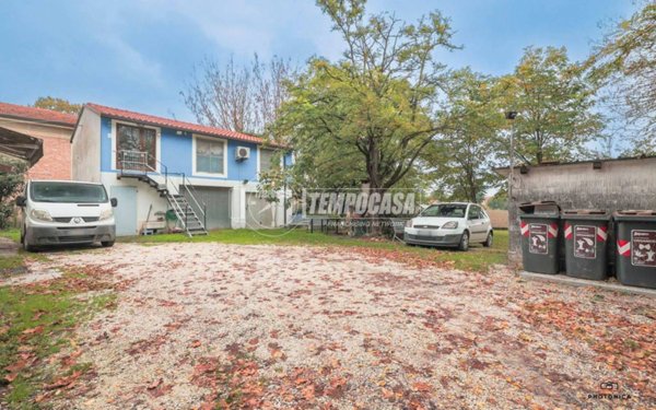 casa indipendente in vendita a Ravenna in zona Gambellara