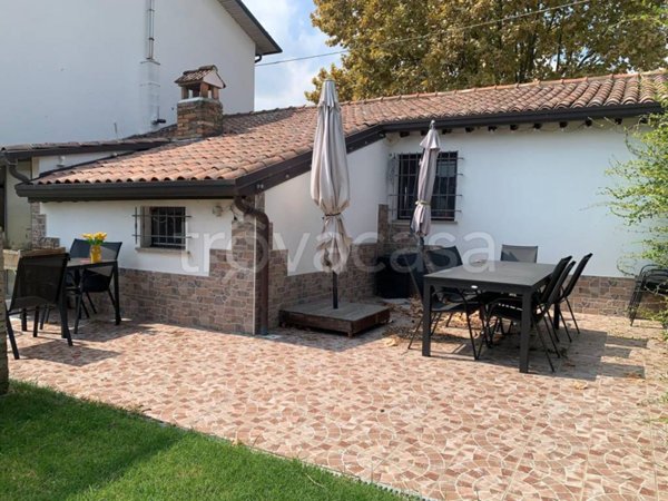 casa indipendente in vendita a Ravenna in zona Camerlona