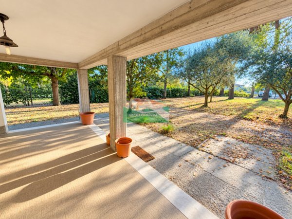 casa indipendente in vendita a Ravenna in zona Mezzano