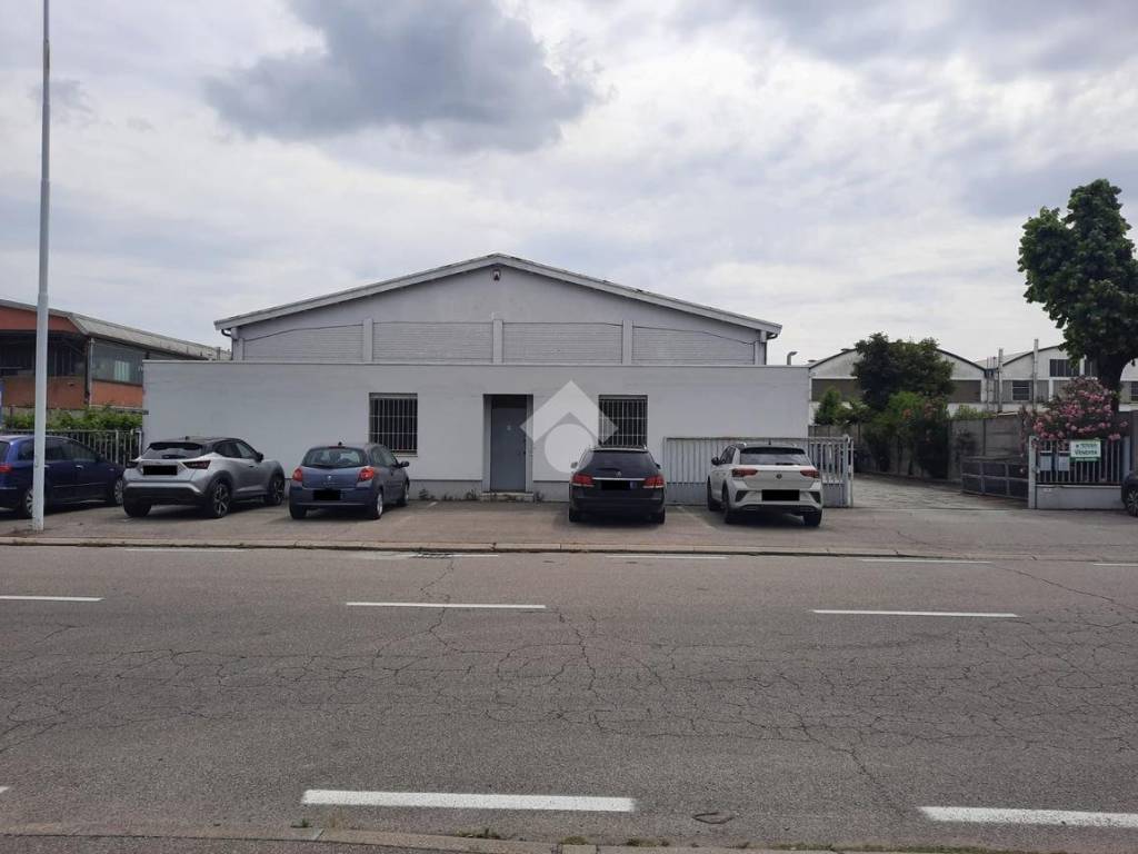 locale commerciale in vendita a Ravenna