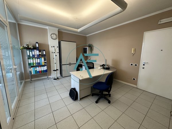 ufficio in vendita a Ravenna in zona Borgo Montone