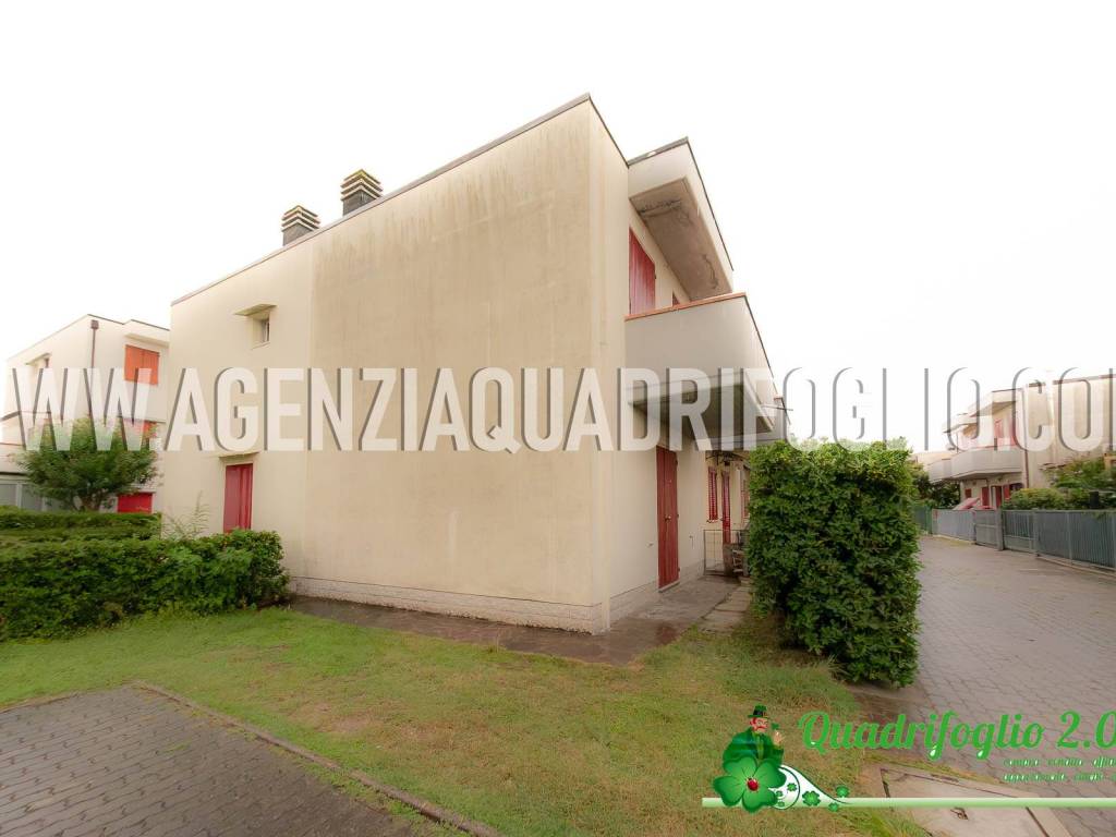 casa indipendente in vendita a Ravenna in zona Lido Adriano