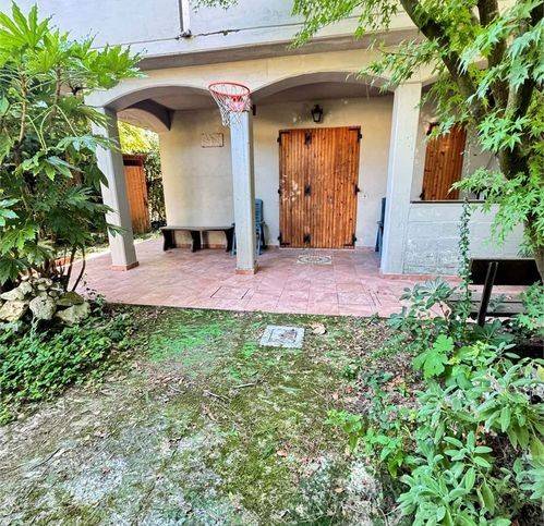 casa indipendente in vendita a Ravenna in zona Lido Adriano