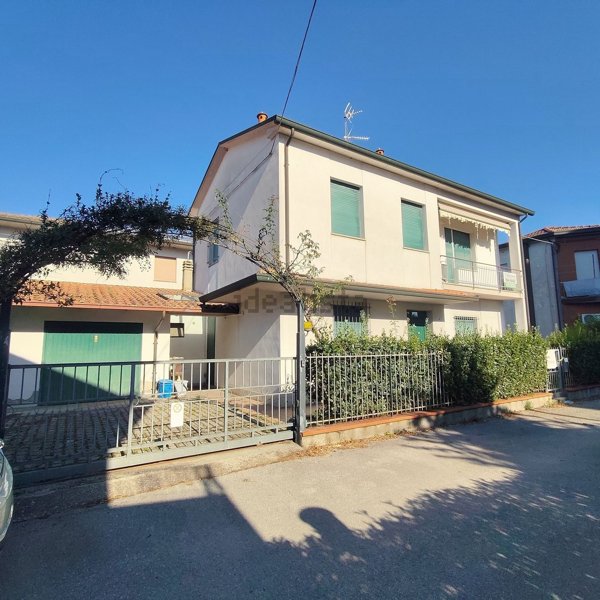casa indipendente in vendita a Ravenna in zona Classe