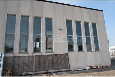 locale commerciale in vendita a Russi