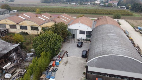 locale di sgombero in vendita a Russi