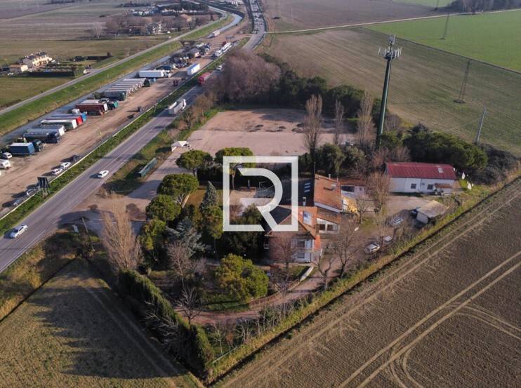 negozio in vendita a Russi