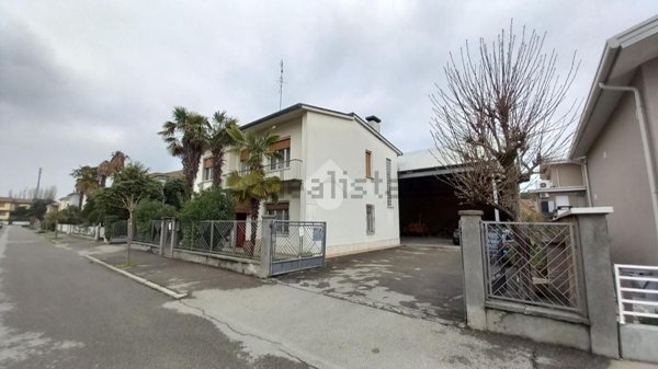 casa indipendente in vendita a Russi