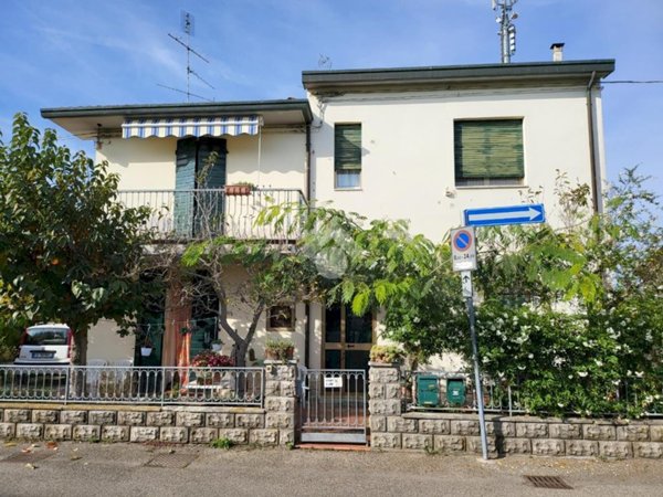 casa semindipendente in vendita a Russi