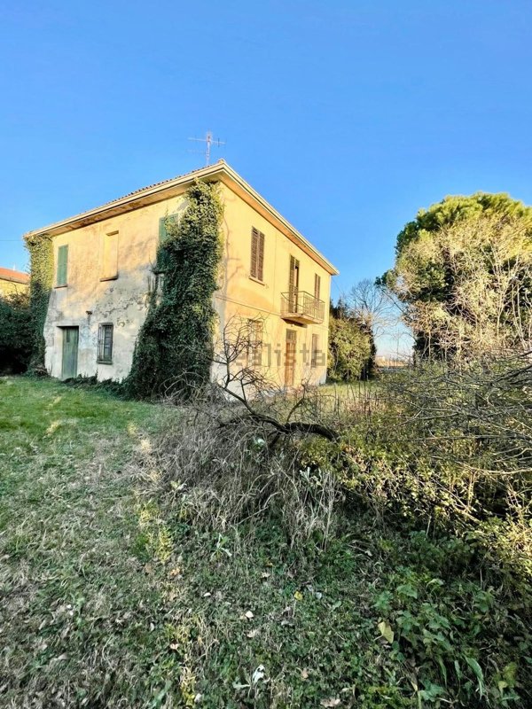 casale in vendita a Russi