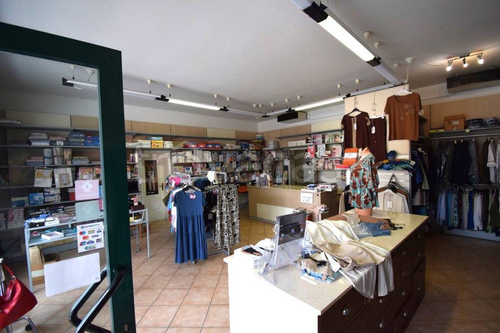 negozio in vendita a Russi