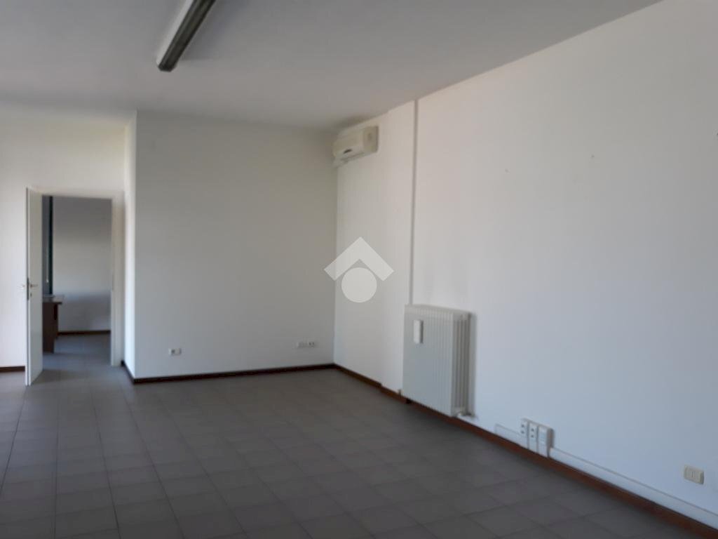 ufficio in vendita a Russi