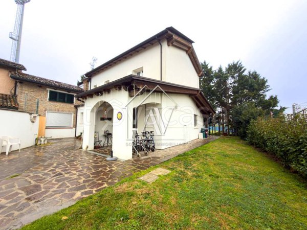 casa indipendente in vendita a Russi