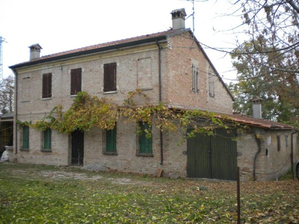 esavano in vendita a Russi