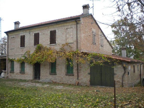 esavano in vendita a Russi