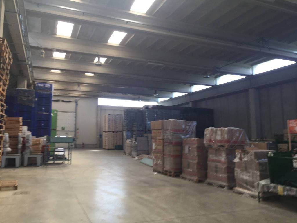 locale commerciale in vendita a Russi