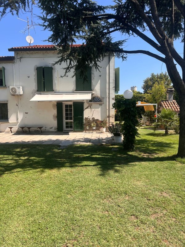 esavano in vendita a Sant'Agata sul Santerno