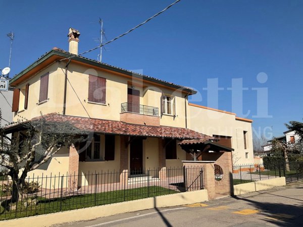 casa indipendente in vendita a Solarolo