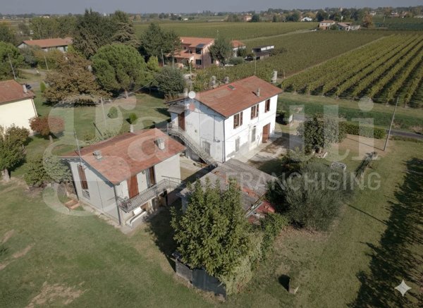 casa indipendente in vendita a Solarolo