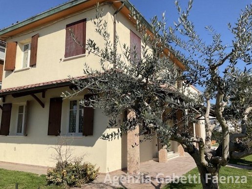 casa indipendente in vendita a Solarolo