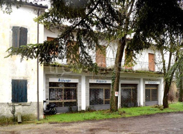 negozio in vendita a Bagno di Romagna in zona Montegranelli