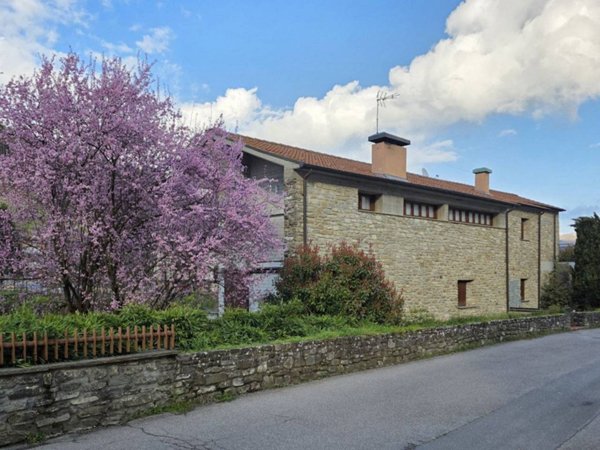 casa indipendente in vendita a Bagno di Romagna in zona Larciano
