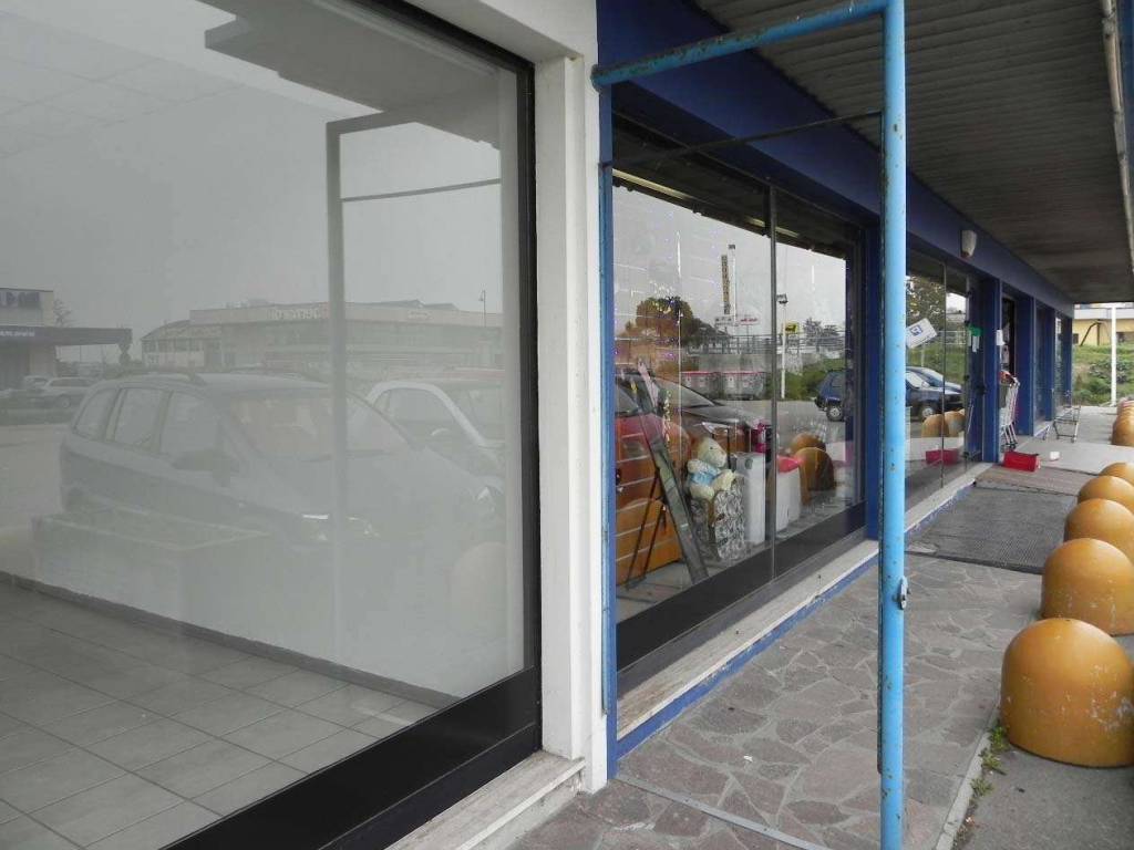 locale commerciale in vendita a Bertinoro in zona Panighina