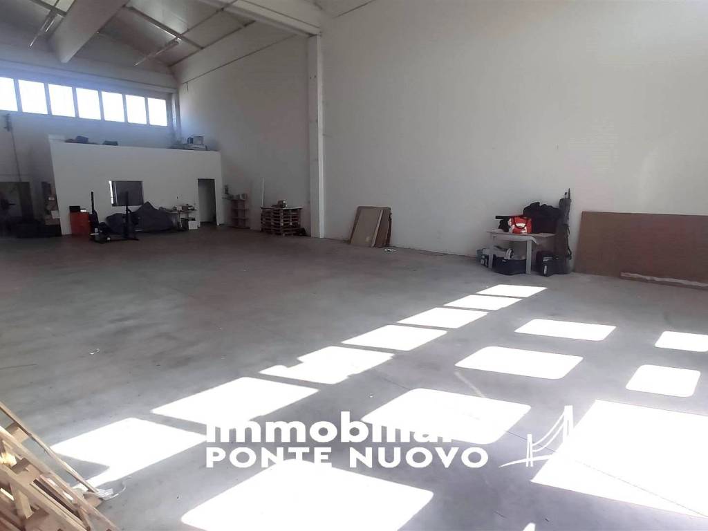 locale commerciale in vendita a Bertinoro in zona Panighina