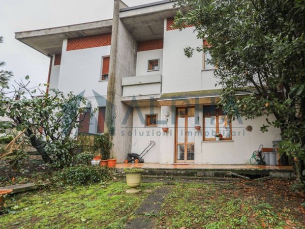 casa indipendente in vendita a Bertinoro in zona Fratta Terme