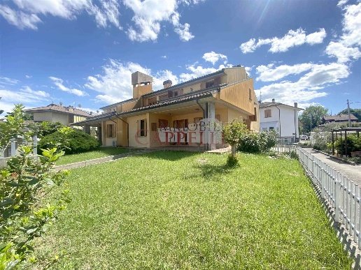 casa indipendente in vendita a Bertinoro in zona Panighina