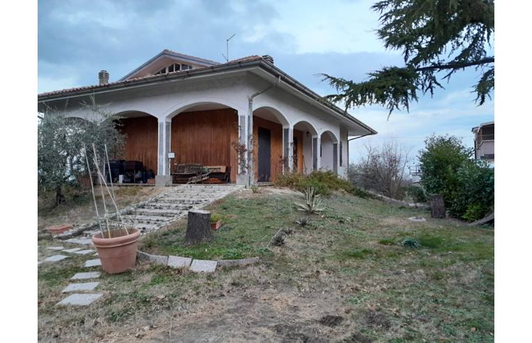 casa indipendente in vendita a Borghi