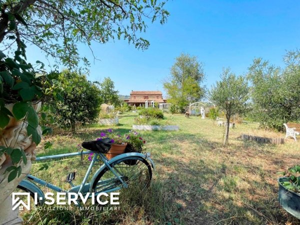casa indipendente in vendita a Borghi