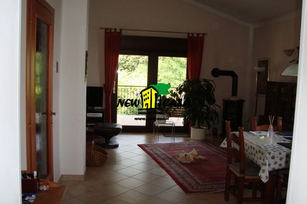 casa indipendente in vendita a Borghi
