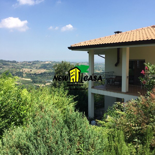 casa indipendente in vendita a Borghi