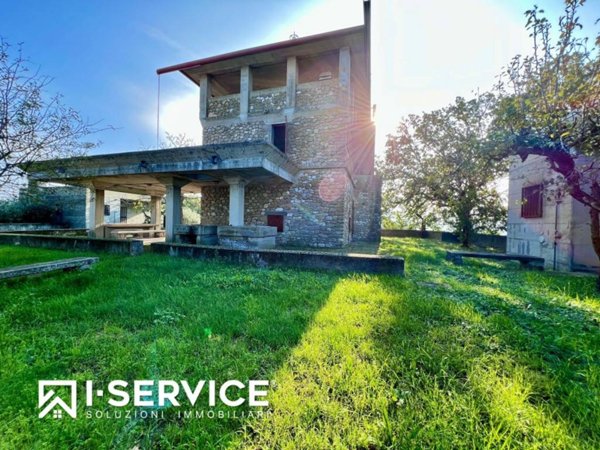casa indipendente in vendita a Borghi