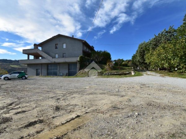 casa indipendente in vendita a Borghi