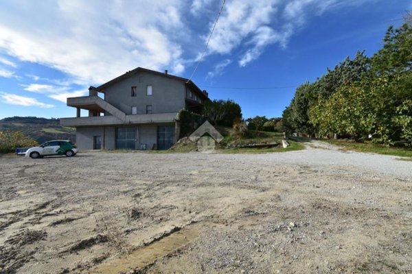 casa indipendente in vendita a Borghi