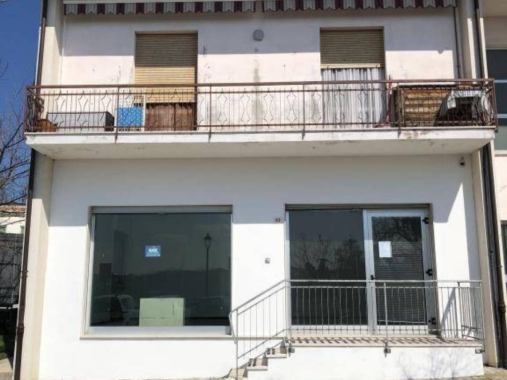 negozio in vendita a Borghi