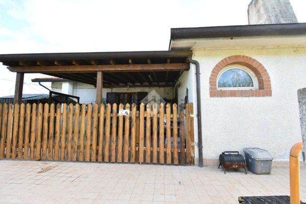 casa semindipendente in vendita a Borghi
