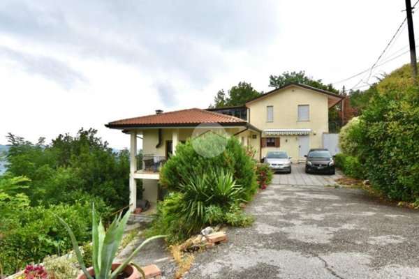 casa indipendente in vendita a Borghi