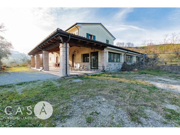 casa indipendente in vendita a Borghi