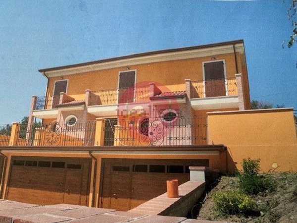casa indipendente in vendita a Borghi