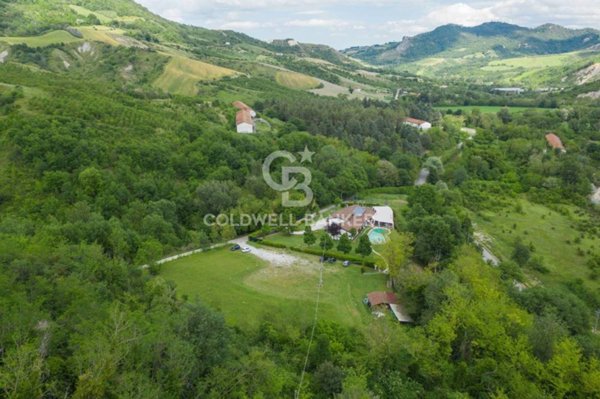 casa indipendente in vendita a Borghi