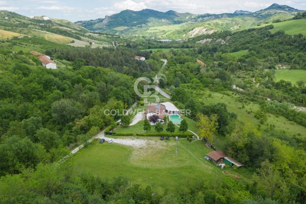 casa indipendente in vendita a Borghi