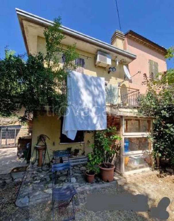 casa indipendente in vendita a Borghi
