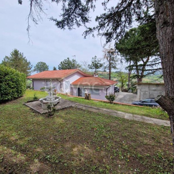 casa indipendente in vendita a Borghi