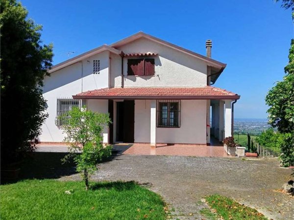 casa indipendente in vendita a Borghi