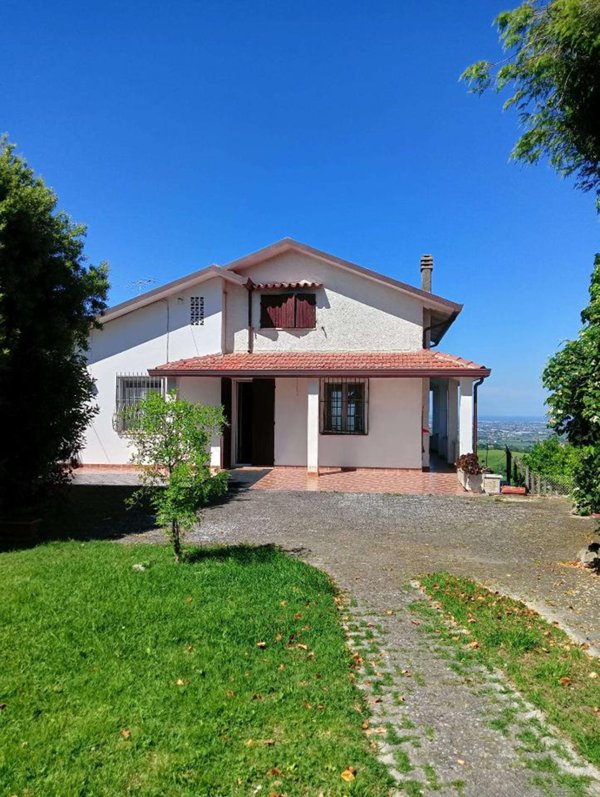 casa indipendente in vendita a Borghi