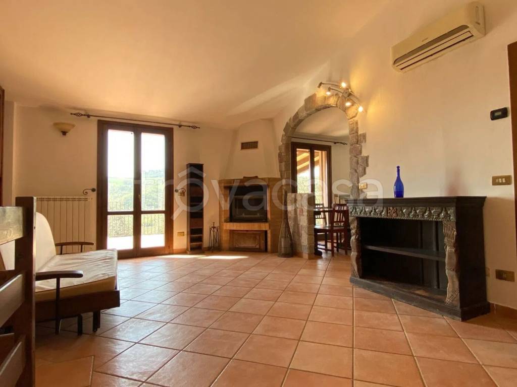 casa indipendente in vendita a Borghi