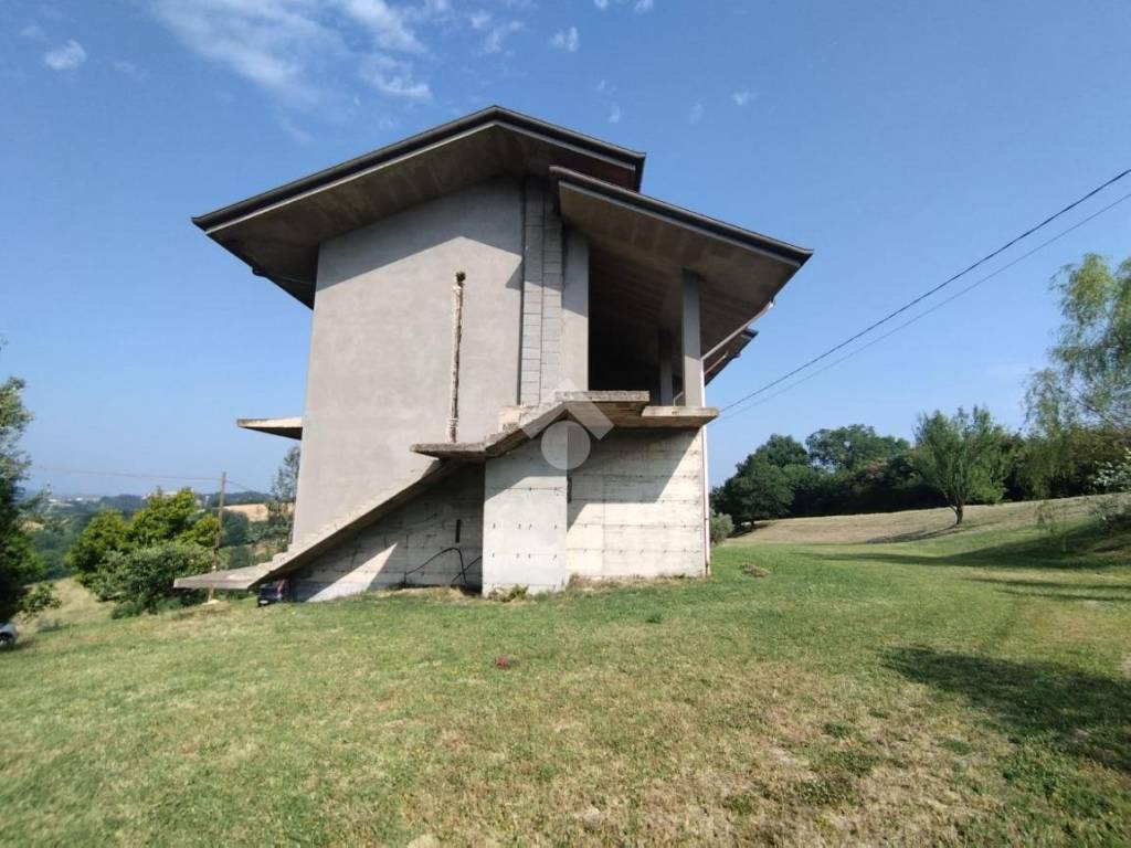 casa indipendente in vendita a Borghi